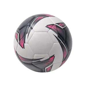 Ballon de football professionnel de haute qualité, léger et durable, pour entraînement et matchs, avec logo personnalisé et taille sur mesure. - Product Image 2