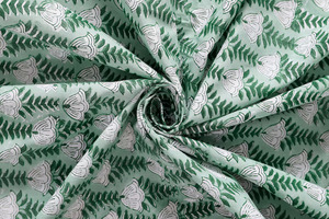 Tela de Algodón Estampada a Mano con Diseño Floral Verde y Blanco, Estampado Buti Jaipuri Hecho a Mano en India, Motivo Pequeño para Mujer - Product Image 1