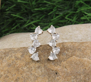 Boucles d'oreilles pendantes en forme de cœur délicat avec pierres précieuses plaquées argent, cadeau romantique pour un anniversaire, un mariage ou la Saint-Valentin - Product Image 6