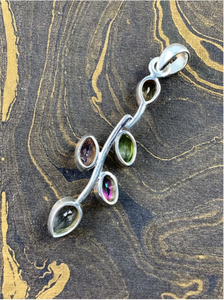 Elegante conjunto de colgantes con múltiples piedras en plata de ley 925, diseño compacto y ligero para uso unisex, joyería al por mayor. - Product Image 3