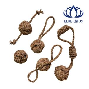 ของเล่นสัตว์เลี้ยงเชือกมะพร้าวธรรมชาติพรีเมียมบลูโลตัส ขายดี เป็นมิตรกับสิ่งแวดล้อม ปลอดภัย ดูแลสุขภาพฟัน ช่วยลดความเครียด สำหรับสุนัขและแมว - Product Image 1