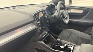 NEATLY USED 2025 XC40 2.0 B4 PLUS PRO - Product Image 4