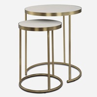 Table d'appoint en aluminium au design tendance et minimaliste, idéale pour les maisons urbaines et les thèmes de décoration de style industriel