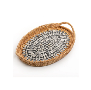 Plateau ovale artisanal sur mesure en nacre et rotin pour la décoration de table de fête, le rangement et la présentation de collations. - Product Image 3