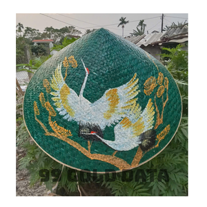 Chapeau conique traditionnel vietnamien en feuilles de palmier, fait main, idéal pour les boutiques de cadeaux - Product Image 4