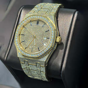 Montre pour homme en or rose avec cadran romain, entièrement sertie de diamants Moissanite, mouvement automatique 22 carats, fabriquée à la main par un exportateur indien. - Product Image 3