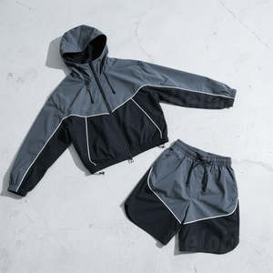 Ensemble short et veste coupe-vent en nylon imperméable personnalisé, survêtement léger avec short et sweat à capuche pour l'été - Product Image 1