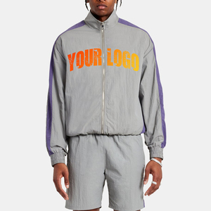 Ensemble survêtement personnalisé avec logo, veste légère en polyester à blocs de couleur brodés et short, ensemble coupe-vent en nylon élastique - Product Image 3