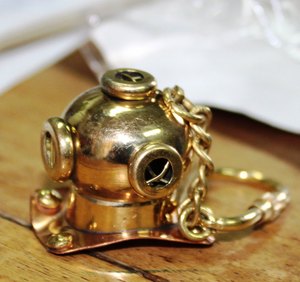 Llavero de Estilo Antiguo con Casco de Buceo de Latón y Cobre, Anillo Náutico Marítimo, Regalo Coleccionable Vintage para Buceadores - Product Image 4