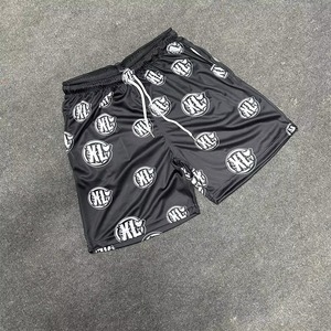 Shorts imprimés pour hommes avec cordon de serrage, motif lettres vert-noir, séchage rapide, tissu satiné, style décontracté, taille mi-haute - Product Image 3