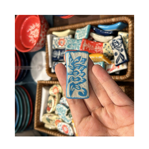 Handmade Eco-Friendly Durable Ceramic Chopstick Rest Oval Shape <b>Red</b> Flower Pattern Decorative Tableware for Restaurant Use - Product Image 4
