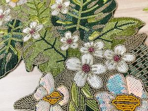 Chemin de table perlé fait main en tissu, motif floral bohème, forme irrégulière, vert et blanc, tapis décoratif - Product Image 5