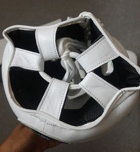 No Boxing No Life, protège-tête de boxe blanc intégral, cuir de qualité supérieure, réglable, protection des oreilles, fermeture à lacets - Product Image 4