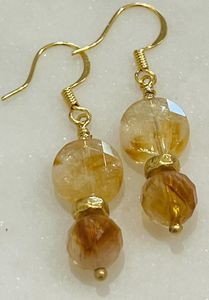 Boucles d'oreilles contemporaines en résine, faites à la main, bijoux botaniques en résine, boucles d'oreilles artistiques en résine époxy, boucles d'oreilles statement, résine florale de jardin - Product Image 2