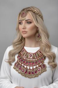 Ensemble collier et boucles d'oreilles authentiques du peuple Kuchi afghan, orné d'un travail d'émail rose vibrant et de pièces de monnaie vintage en argent. - Product Image 3