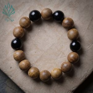 สร้อยข้อมือไม้กฤษณาธรรมชาติยอดนิยม รุ่นคลาสสิก AL-SB-0012-12 ประดับด้วยลูกปัดไม้กฤษณา 13 เม็ด และลูกปัดปะการัง 4 เม็ด สำหรับใช้ในชีวิตประจำวันเพื่อความสงบ - Product Image 1