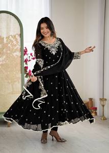 Robe Anarkali noire brodée longue pour femme, tenue de soirée traditionnelle indienne et pakistanaise, coupe ample en polyester - Product Image 4