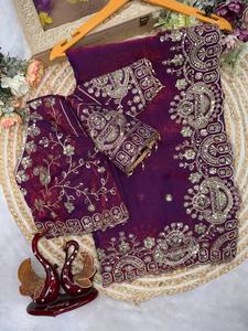 Collection de Saris de Créateur Haut de Gamme – Soie Spatiale Douce Bicolore avec Broderie de Paillettes et Zari, Extensible, Idéal pour Diwali - Product Image 4