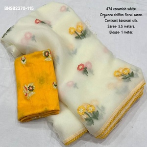 Magnifique sari en organza et mousseline avec broderie multi-fils et travail floral Butti, et chemisier en soie Banarasi Minakari – Vente en gros - Product Image 1