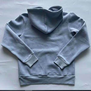 เสื้อฮู้ดดี้ผู้ชายแบบสั่งทำขายส่ง ลายนูน สำหรับฤดูใบไม้ผลิ ผ้าฝ้ายฟลีซ 100% ระบายอากาศ แห้งเร็ว บริการ OEM พร้อมโลโก้ลายนูน - Product Image 5