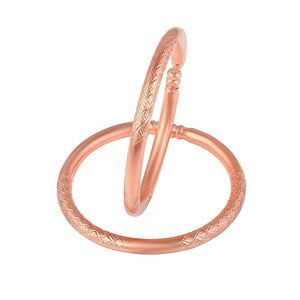 Par de Brazaletes Flexibles de Cobre Sólido con Incrustaciones de Diamantes, Grabado de Precisión y Tapa Acanalada, Venta al por Mayor - Product Image 1
