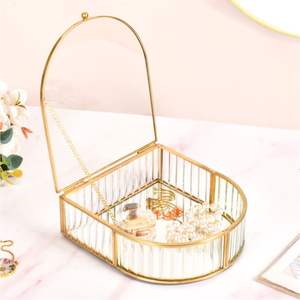 Caja de Joyería de Vidrio Acanalado de Lujo con Marco de Metal Dorado en Forma de Arco, Organizador de Cosméticos Moderno, Exhibidor de Adornos para Tocador - Product Image 1