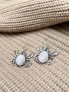 ต่างหูมูนสโตนรูปแมงมุม สไตล์โกธิคสำหรับผู้หญิง ทำจากทองเหลืองเคลือบเงินออกซิไดซ์ ลายสัตว์ [ขายส่ง/OEM/ODM] - Product Image 2