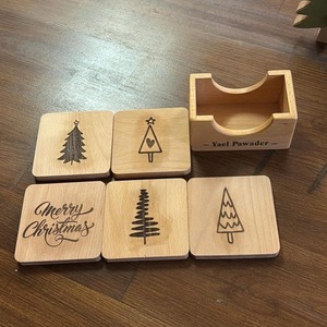 Juego de Posavasos de Madera Grabados con Láser con Soporte. Regalos Navideños Personalizados con Bordes Redondeados. Decoración al por Mayor - Product Image 3