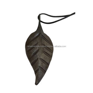 Colgante de hoja de hierro de la mejor calidad, amuleto de moda duradero y de moda para uso diario disponible en varios diseños y tamaños - Product Image 2