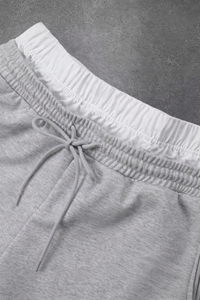 Shorts en coton gris pour hommes, taille élastique, imprimé lettres en relief, décontracté, mi-longueur, respirant, style tricoté, logo frontal - Product Image 2