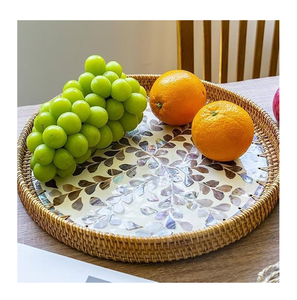 Plateau de service en nacre et rotin, idéal pour la restauration, les bureaux, les restaurants, les hôtels et comme plateau de rangement de table. - Product Image 5