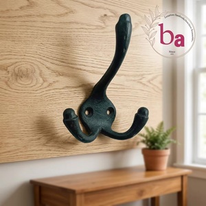 Porte-manteau mural vintage en fonte avec 3 crochets, robuste et auto-adhésif, pour rangement de vêtements - Product Image 3