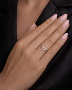 Anillo de Compromiso de Oro Sólido de 14k/18k con Diamante Creado en Laboratorio, Diseño de Corona y Hueso de la Suerte, Joyería de Cuento de Hadas para Princesa, Apilable, Delicado Regalo para Ella - Product Image 5