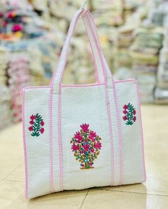 Bolsa de Mano de Algodón Acolchada y Bordada a Mano, con Diseño Floral Blanco, para Compras, Viajes, Playa y Uso Diario - Product Image 3