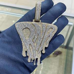 Colgante de Letras con Efecto Goteo, Adornado con Moissanita, Plata de Ley 925 Bañada en Oro, Joyería Hip Hop - Product Image 4