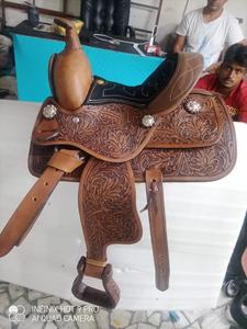 Nuevo diseño Color marrón Western Saddle Cuero marrón oscuro Cuero portátil genuino con decoración personalizada Rub International - Product Image 5