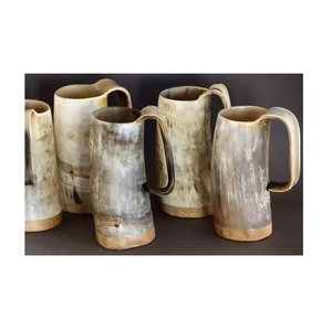 Mug artisanal en corne de buffle naturelle, intérieur renforcé, compatible lave-vaisselle, personnalisable pour les foires médiévales - Product Image 1