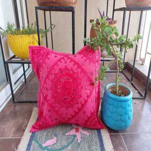 Funda de Cojín Acolchada Tradicional de Jaipur, Color Rosa y con Trabajo de Espejo, Fundas de Cojín Elegantes para Bodas, Fiestas, Hogar, Decoración de Hoteles - Product Image 1