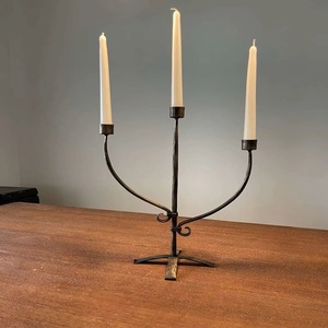 Grand bougeoir élégant en fer forgé en métal noir 3 bougeoirs en laiton pour la décoration intérieure Cadeaux de la Saint-Valentin Autres bougeoirs - Product Image 5