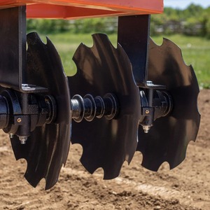 Precio de fábrica: Grada de discos hidráulica de 26 discos de alta resistencia con diseño desplazado para labranza eficiente del suelo y preparación de tierras agrícolas, 1160 kg, 1 año de garantía. - Product Image 2