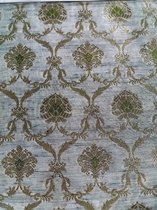 Tela Brocada Floral Zari, Tejido Jacquard con Patrón Metálico para Colchones - Product Image 1