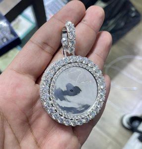 Colgante de aleación chapado en rodio con diamante moissanita redondo VVS, estilo clásico, para regalo unisex, joyería hip hop. - Product Image 3