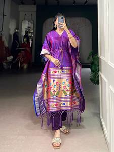 Kaftan en soie Gaji pure de qualité supérieure, imprimé numériquement, avec dentelle Gotta Patti et pompons - Product Image 5