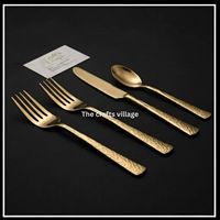 Ensemble de couverts en acier inoxydable écologique finition miroir doré, design minimaliste pour la restauration et les fêtes