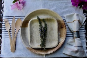 Juego de Cuchillos para Postre de Madera de Abedul Premium de 155 mm, Vajilla Desechable de Abedul para Cafeterías, Hoteles, Restaurantes y Eventos, Paquete de 50 Piezas - Product Image 1