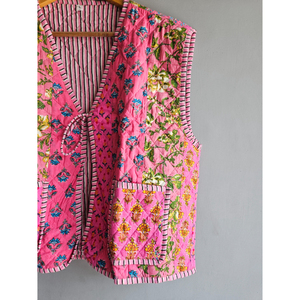 Gilet matelassé rose à fleurs sans manches, fait main en patchwork de coton, style bohème pour femme, cadeau d'automne pour elle - Product Image 3