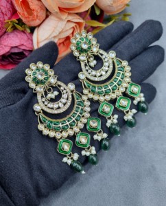 Pendientes Chandbali de Diseño Meenakari, Chapados en Oro Antiguo con Piedras y Perlas para Mujer, Colección para Bodas, Recepciones y Fiestas - Product Image 5
