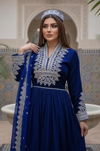Afghan Kuchi |   Vestido Afgano Tradicional Bordado |   Perahan Tunban |   Vestido de terciopelo vintage, disfraz, ropa de patrimonio cultural - Product Image 4
