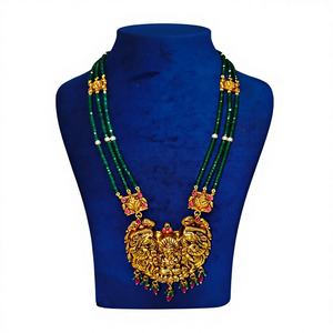 Elegante Collar de Cadena Plateada con Cristales Cuadrados Color Verde Azulado y Perlas, Joyería Minimalista para Bodas y Fiestas para Mujer - Product Image 1