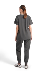 Conjunto de Uniforme Médico para Mujer, Color Gris Oscuro, Top con Cuello en V y Bolsillos, Pantalones Tipo Jogger, Tela Tejida de Algodón y Poliéster - Product Image 2